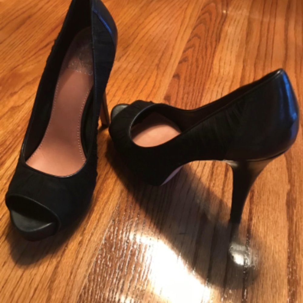 Vince Camuto Black Heels - Picture 3 of 3